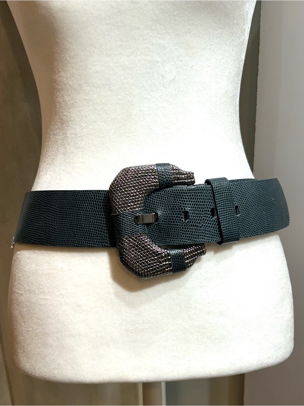 Carlisle Navy & Gunmetal Italian Leather Belt with Statement Buckle Sz M